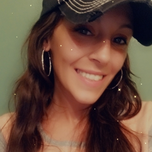 Meet your Posher, Courtney - Picture 3 of 3